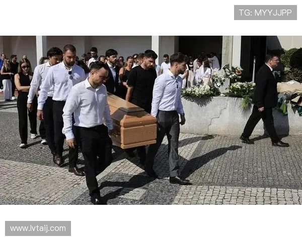 C罗缺席若塔葬礼引争议 二姐回应称我们的社会病了 C罗缺席若塔葬礼引争议 二姐回应称我们的社会病了